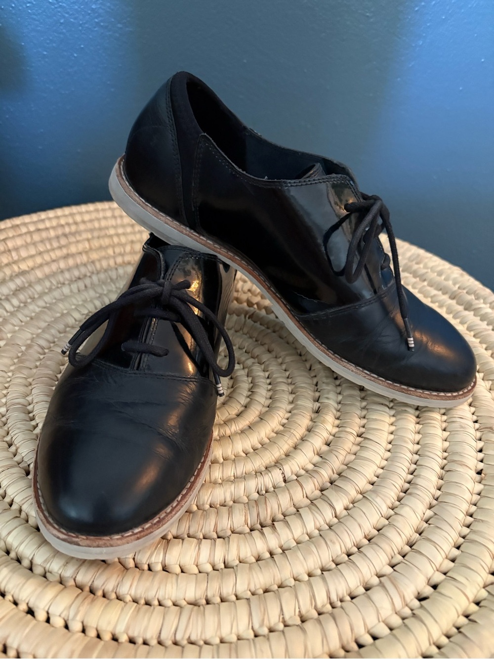 Ahnu Emery Black Leather Lace-Up Oxfords
